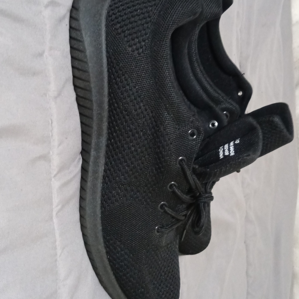 Shoes - Picture 3 of 4